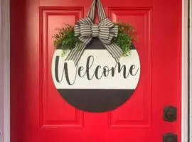 Red Door Retreat Tiny Home Near Dwntwn