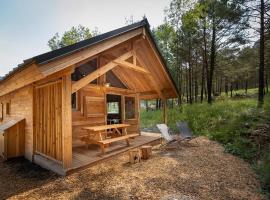 Huttopia Barcelona Pirineos โรงแรมในกัวร์ดิโอลา เด แบร์เกดา