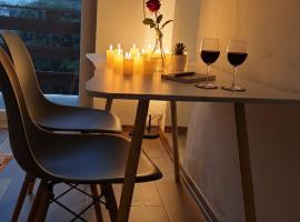 Villa Nathanael Cozy Rooms with Balcony, cottage in Pogradec