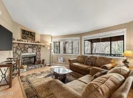 Hideaway Chalet - Hot Tub in the Treetops, Arcade Games, + Close to Ober Mountain!