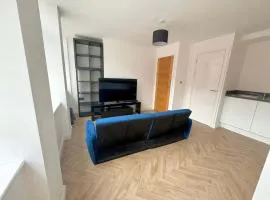 Apt - Sleeps 2 - Parking - Station Close - Pets Ok