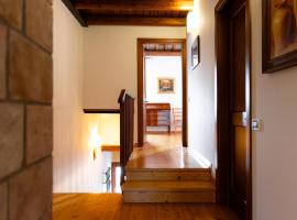Arqu&agrave; Secret Chalet, cabin in Arqu&agrave; Petrarca