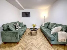 NEW Contractor 5-Bed 3-Bath Central Redcar