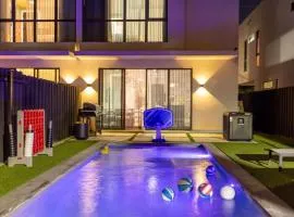 Parisian Vibe in Design District Miami with Private Pool BBQ Spacious Backyard