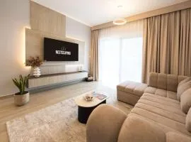 Beautiful 1 BDR Yas Island Retreat with Pool and Gym