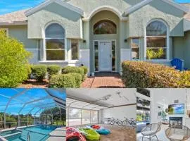 Luxury Canal-Front Home with Heated Pool Spa Bicycles