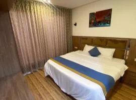 203 Two-bedroom hall شقة غرفتين وصالة