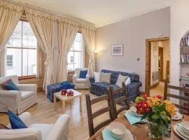 Coastal Escape 3 Bed Apartment Near the Beach