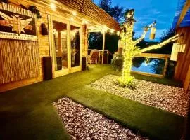 Woodland Escapes Glamping - Lake View