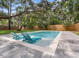 Cater Cove - private pool 1 mile to beach quiet