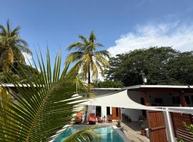 1 Family Pool Villa BBQ PARKING EL SUNZAL Surf City Area，位于埃尔孙扎尔的酒店