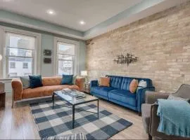 Roland Hotel - Modern Industrial Suite w Private Patio