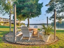 Breathtaking Views and Deck Badin Lake House!