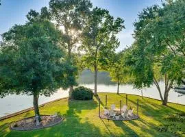 Breathtaking Views and Deck Badin Lake House!
