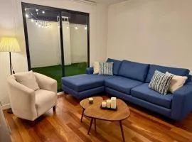 Departamento con patio frente a Embajada Americana