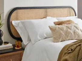 Spacious and comfortable Central London Room, near Victoria