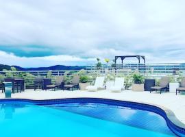 Casa com 3 suítes em Condomínio Mirante de Escarpas, Hotel in Capitólio