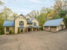 Blue Haven- 5 bedroom Lakefront home