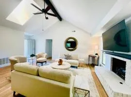 Fayetteville Retreat - Centrally located - Next to Washington Regional Hospital