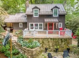 Stay Foxy Cottage, Mirror Lake Highlands, NC