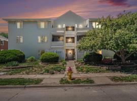 Cozy Home with Comfort & Prime Location & King Bed, casa de campo em Omaha