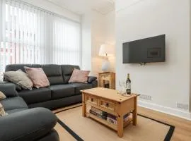 Franks house 3 Bedroom Terrace in Liverpool - sleeps 5 Newly refurbished - long stays welcome