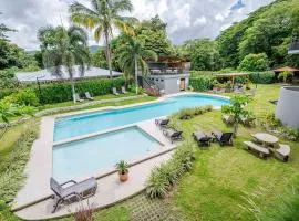 Paradizio 301 3br Beach-town Condo 8 Guests