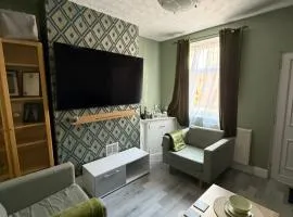 Cosy Room Near Train & Hospital