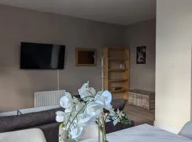 Bright City Centre Apartment, 2nd Floor, Sleeps 6