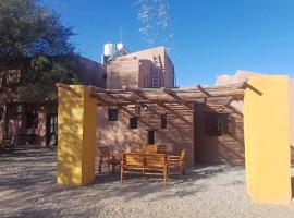 Cabañas & Suites Dunas de Fiambalá, guest house in Fiambala