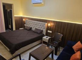 Peaceful Getaway - Homestay Near Airport, villa in Sohāna