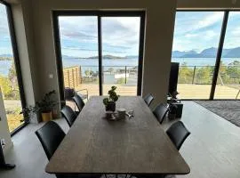 NEW! Exclusive home, 4 bedrooms, unbeatable view
