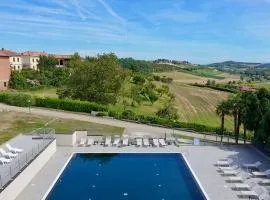 Lovely house with swimming pool and tennis court