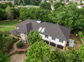 Two houses, 8 bedrooms, 4 King beds, 7400 sq ft