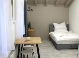 Modernes Studio mit eigenem Bad, K&uuml;che & Parkplatz，Bilten的自炊式住宿
