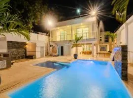 Encanto Mansion - 6BR Luxury Villa Near Walled City