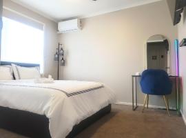 Private Room 2- Affordable Luxury, homestay in Craigieburn