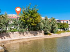 Apartment Duba by the sea, hotel in Dinjiška