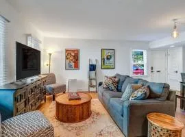 Crawford Square Garden Apartment by Lucky Savannah