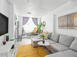 Elegant 2 Bedroom Unit Near Chinatown