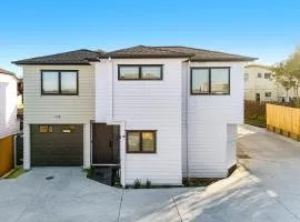Daylight Dwell & Delight near Auckland Airport