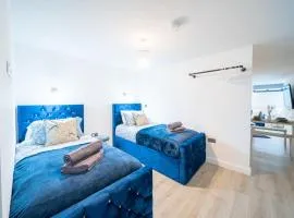 Navy Diamond Apartment in Bradford!