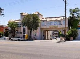 Paradise Lodge - Canoga Park, Los Angeles