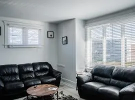 Bright 3 BDRM Unit Perfect for Longer Stays