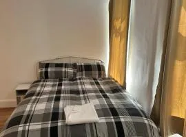 12 minuets walk to Tottenham stadium