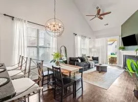 Modern Upscale Farmhouse- in Uptown CLT!