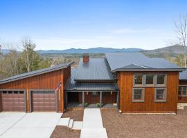 Ultra Luxury Cabin, Stunning Mtn Views, Game room, Hotel in Mineral Bluff