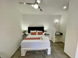 Lavish Studio Wpatio #1 Isla Mujeres Downtown