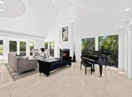 Private 5 bedroom 6 bathroom Encino Estate With Pool and Jacuzzi