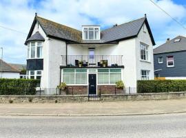 Lowenek House, hotel in Perranporth